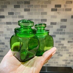 2 VTG Wheaton Emerald Green Glass Tea Canister Spice Apothecary Jar Sealing Lid